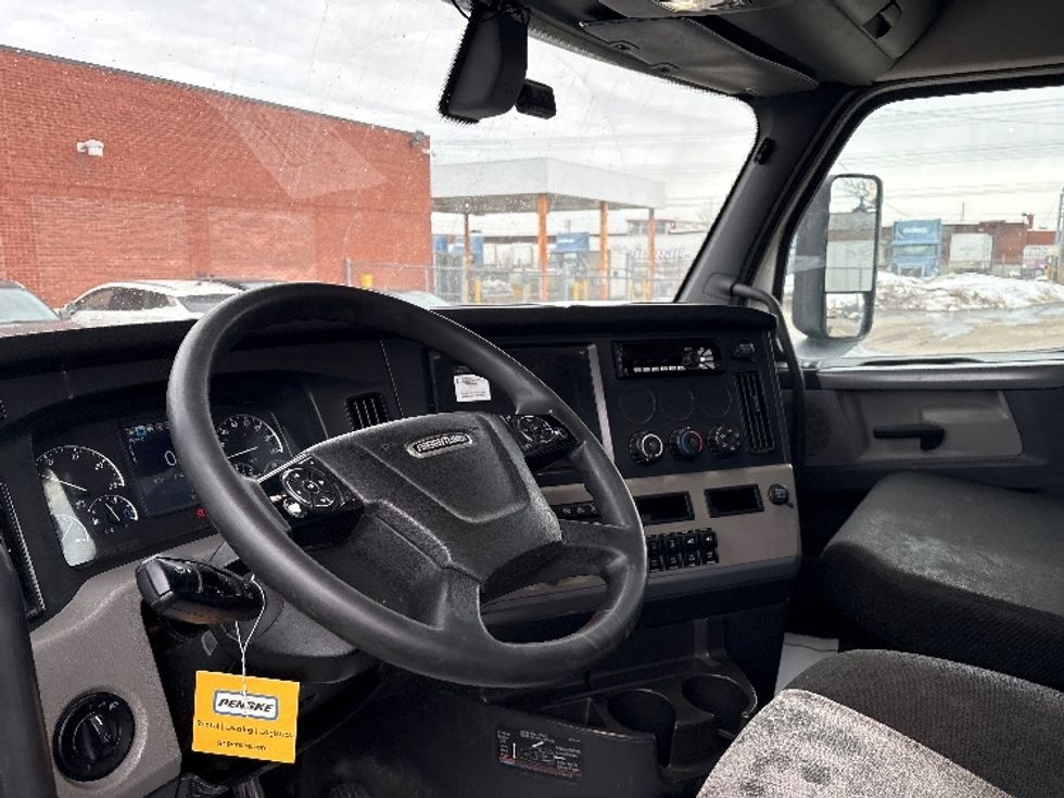 Day Cab Tractor-Heavy Duty Tractors-Freightliner-2020-T12664ST-Mississauga-ON-794,129\n\t\tkm-$ 54,250 - Image 10