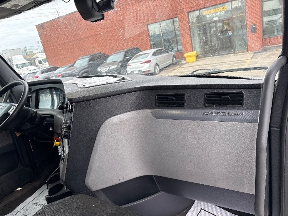 Day Cab Tractor-Heavy Duty Tractors-Freightliner-2020-T12664ST-Mississauga-ON-794,129\n\t\tkm-$ 54,250 - Image 13