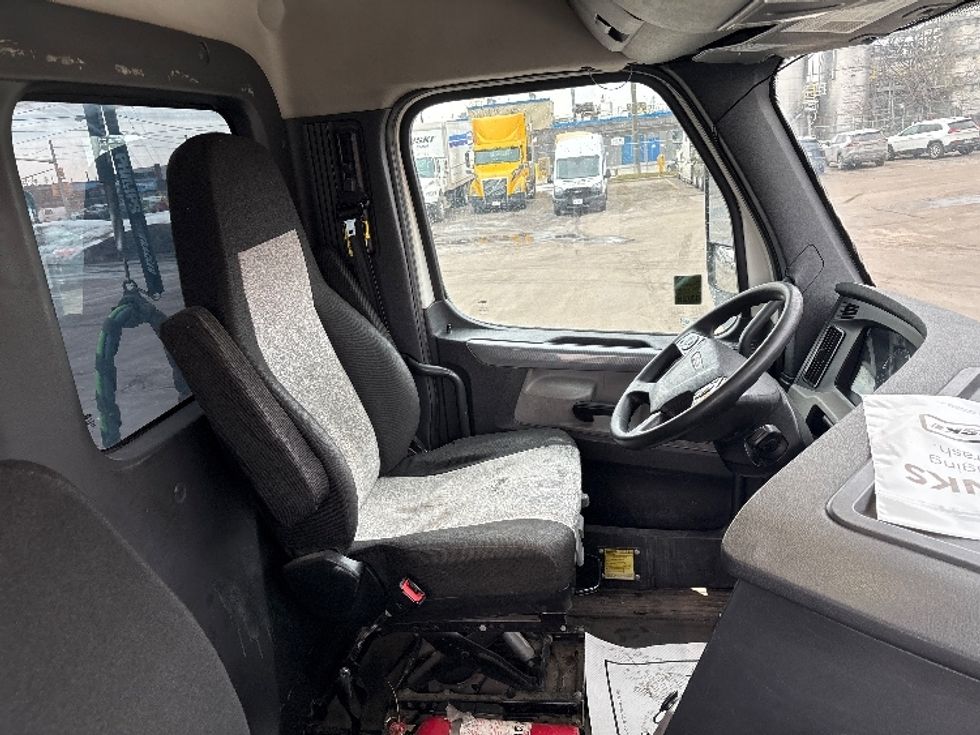 Day Cab Tractor-Heavy Duty Tractors-Freightliner-2020-T12664ST-Mississauga-ON-794,129\n\t\tkm-$ 54,250 - Image 14