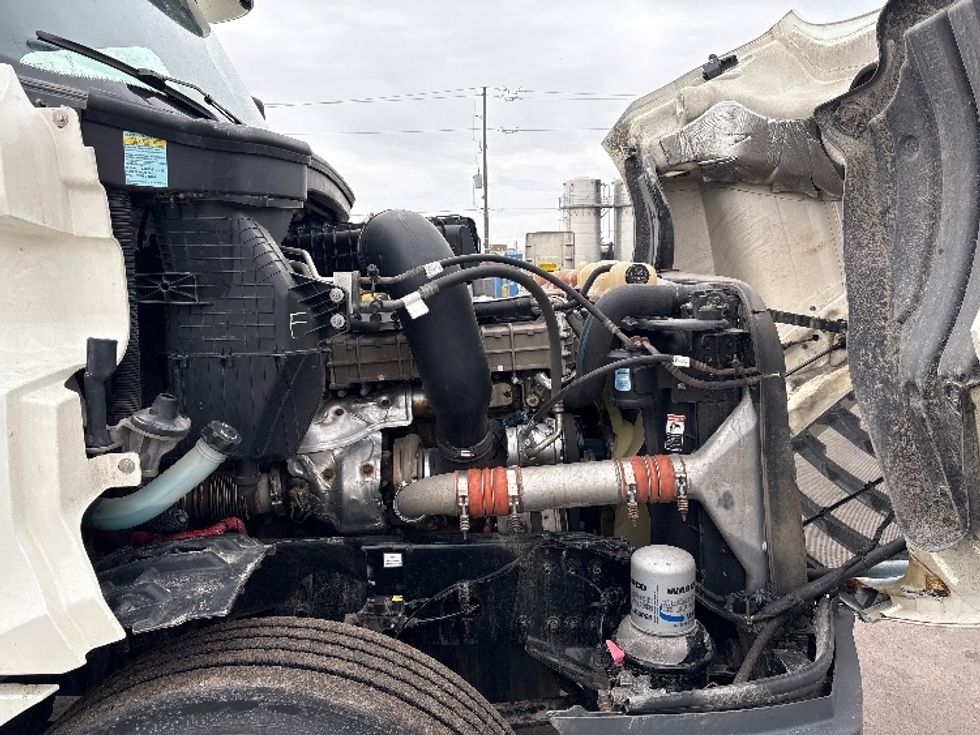 Day Cab Tractor-Heavy Duty Tractors-Freightliner-2020-T12664ST-Mississauga-ON-794,129\n\t\tkm-$ 54,250 - Image 15