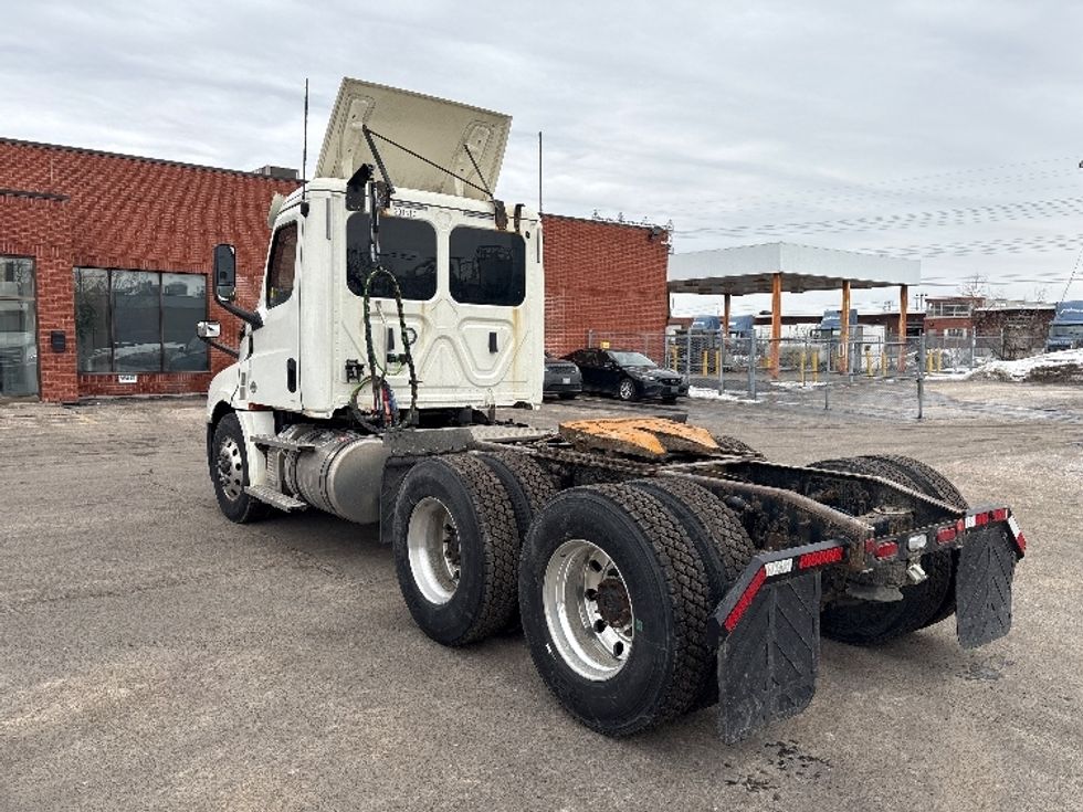 Day Cab Tractor-Heavy Duty Tractors-Freightliner-2020-T12664ST-Mississauga-ON-794,129\n\t\tkm-$ 54,250 - Image 5