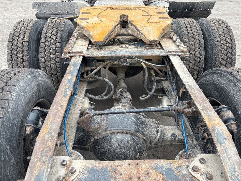 Day Cab Tractor-Heavy Duty Tractors-Freightliner-2020-T12664ST-Mississauga-ON-794,129\n\t\tkm-$ 54,250 - Image 6