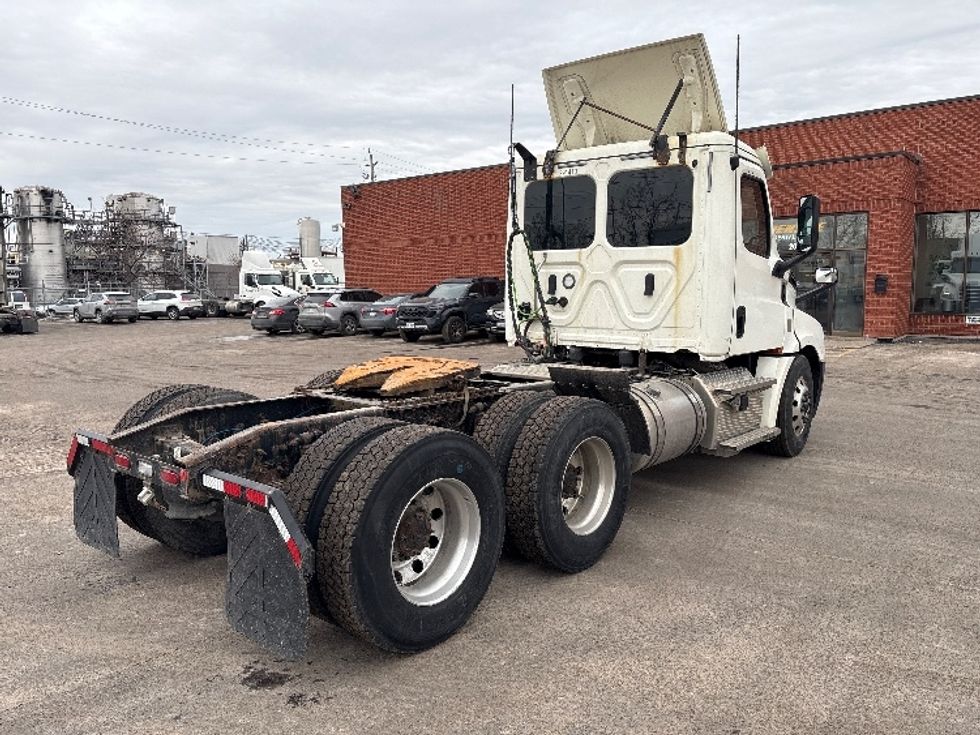 Day Cab Tractor-Heavy Duty Tractors-Freightliner-2020-T12664ST-Mississauga-ON-794,129\n\t\tkm-$ 54,250 - Image 7