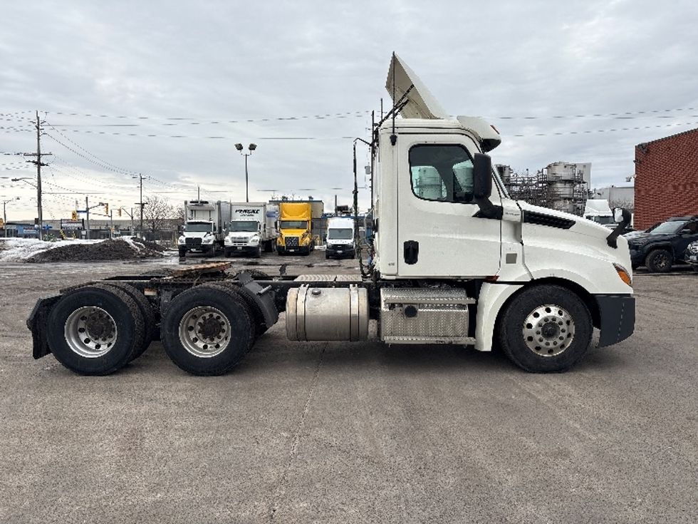 Day Cab Tractor-Heavy Duty Tractors-Freightliner-2020-T12664ST-Mississauga-ON-794,129\n\t\tkm-$ 54,250 - Image 8