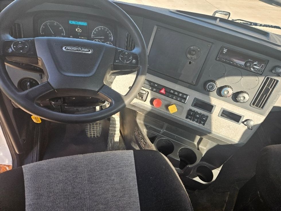 Day Cab Tractor-Heavy Duty Tractors-Freightliner-2020-T12664ST-Moberly-MO-234,225\n\t\tmiles-$ 61,750 - Image 11