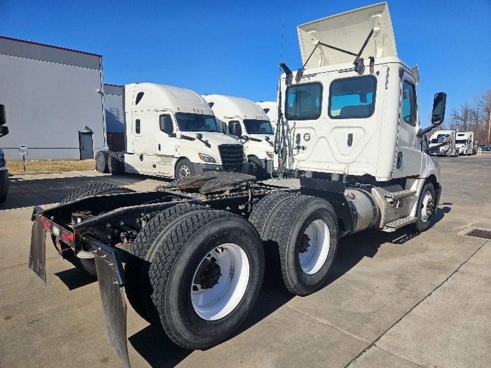 Day Cab Tractor-Heavy Duty Tractors-Freightliner-2020-T12664ST-Moberly-MO-234,225\n\t\tmiles-$ 61,750 - Image 7