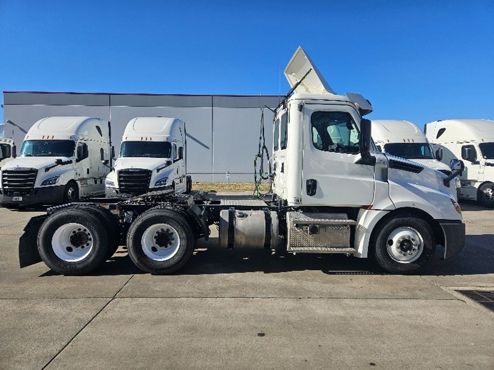 Day Cab Tractor-Heavy Duty Tractors-Freightliner-2020-T12664ST-Moberly-MO-234,225\n\t\tmiles-$ 61,750 - Image 8
