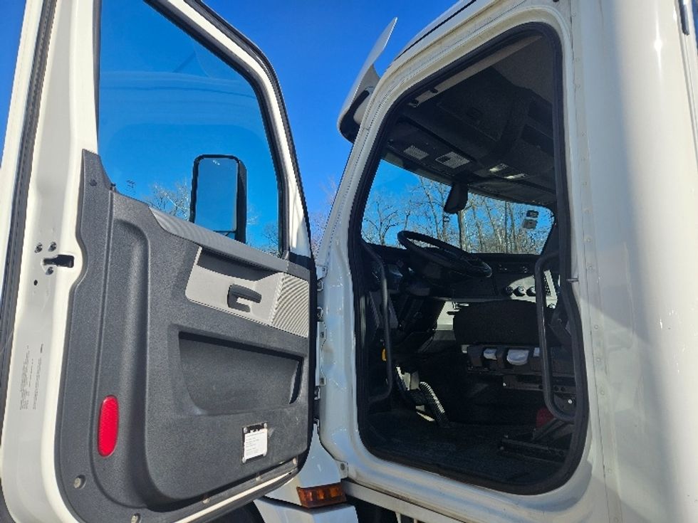 Day Cab Tractor-Heavy Duty Tractors-Freightliner-2020-T12664ST-Moberly-MO-234,225\n\t\tmiles-$ 61,750 - Image 9