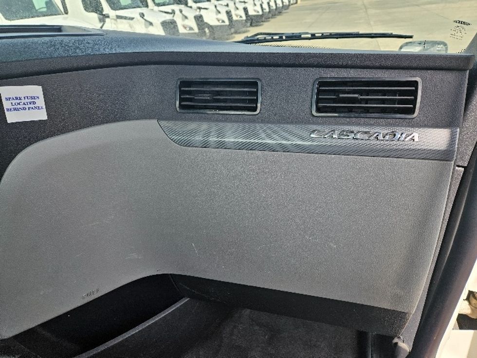 Day Cab Tractor-Heavy Duty Tractors-Freightliner-2020-T12664ST-Moberly-MO-274,870\n\t\tmiles-$ 59,500 - Image 13