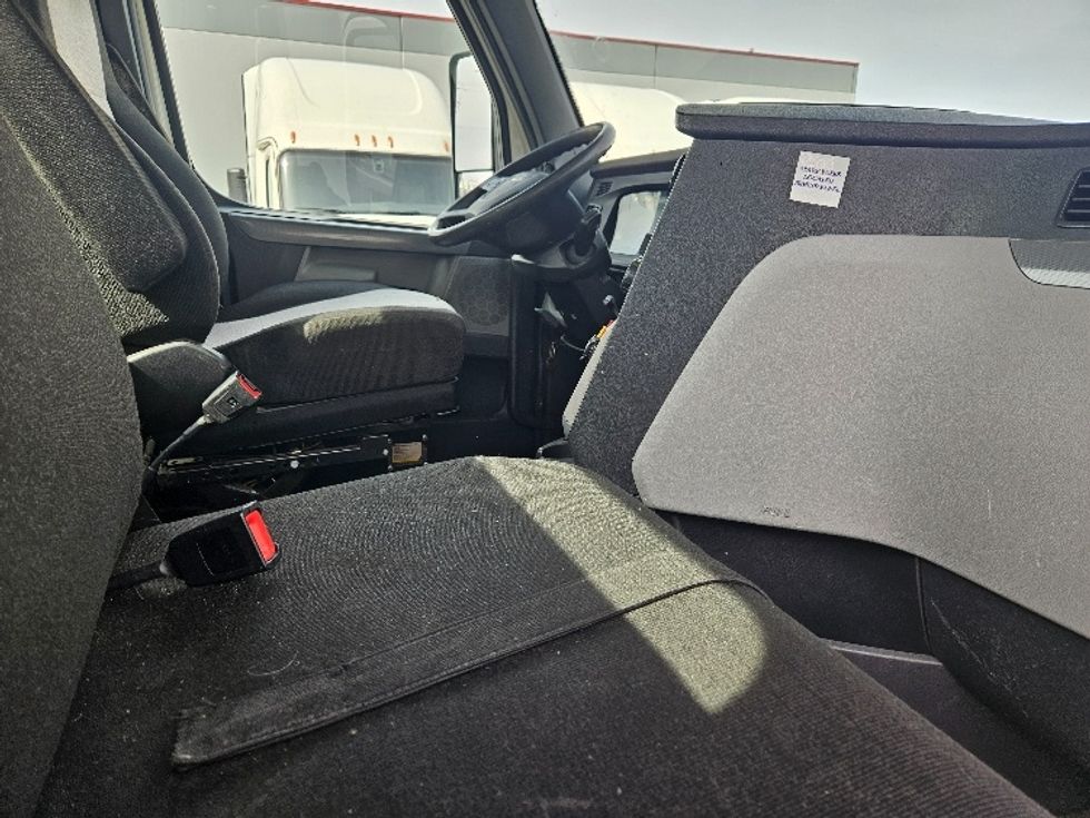 Day Cab Tractor-Heavy Duty Tractors-Freightliner-2020-T12664ST-Moberly-MO-274,870\n\t\tmiles-$ 59,500 - Image 14