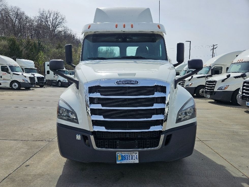 Day Cab Tractor-Heavy Duty Tractors-Freightliner-2020-T12664ST-Moberly-MO-274,870\n\t\tmiles-$ 59,500 - Image 2