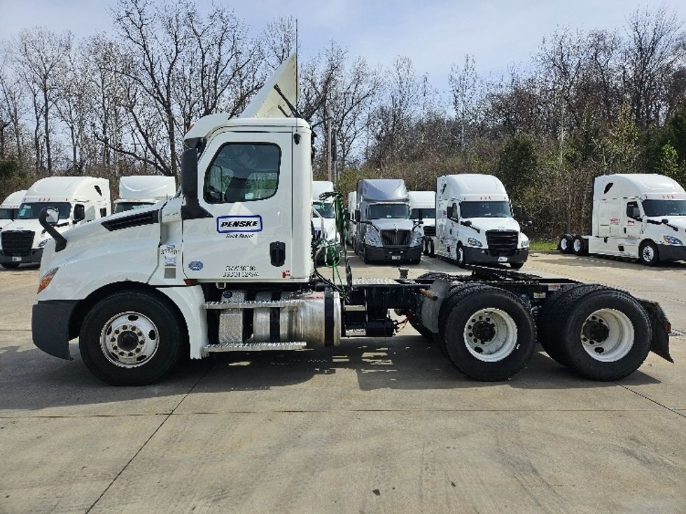 Day Cab Tractor-Heavy Duty Tractors-Freightliner-2020-T12664ST-Moberly-MO-274,870\n\t\tmiles-$ 59,500 - Image 4