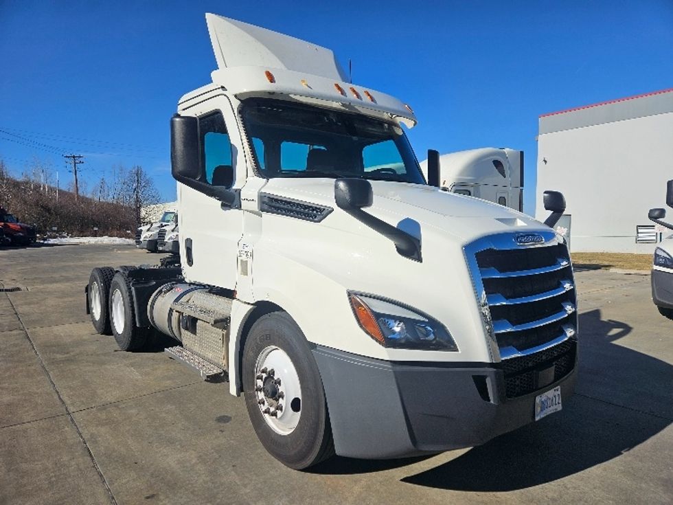 Day Cab Tractor-Heavy Duty Tractors-Freightliner-2020-T12664ST-Moberly-MO-284,676\n\t\tmiles-$ 58,250 - Image 1