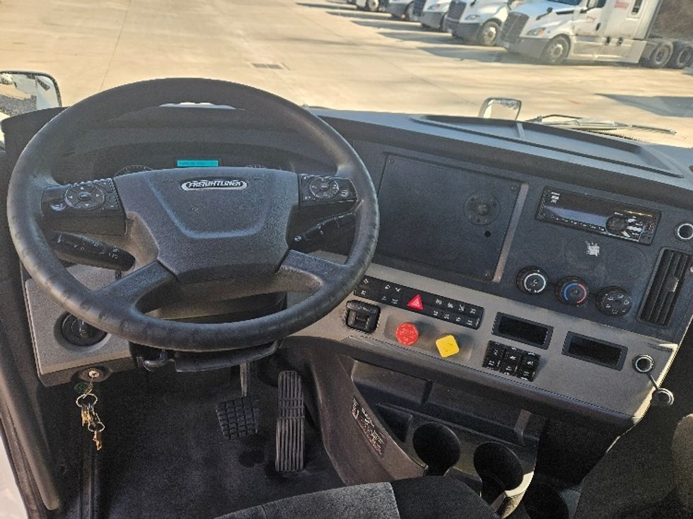 Day Cab Tractor-Heavy Duty Tractors-Freightliner-2020-T12664ST-Moberly-MO-284,676\n\t\tmiles-$ 58,250 - Image 11