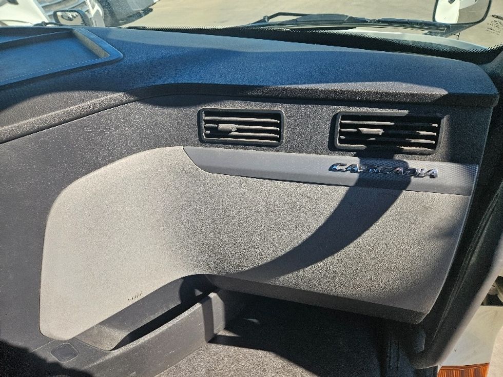 Day Cab Tractor-Heavy Duty Tractors-Freightliner-2020-T12664ST-Moberly-MO-284,676\n\t\tmiles-$ 58,250 - Image 13