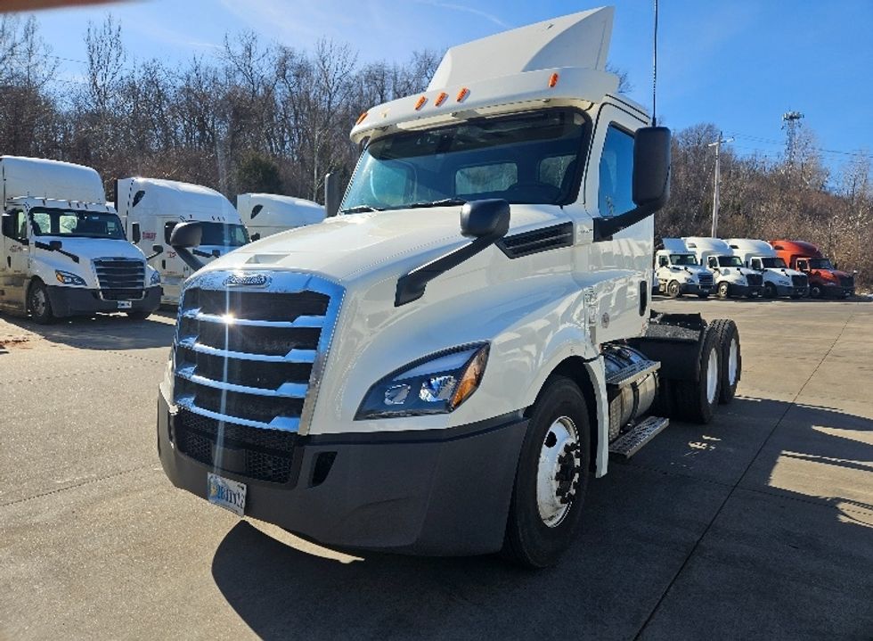 Day Cab Tractor-Heavy Duty Tractors-Freightliner-2020-T12664ST-Moberly-MO-284,676\n\t\tmiles-$ 58,250 - Image 3