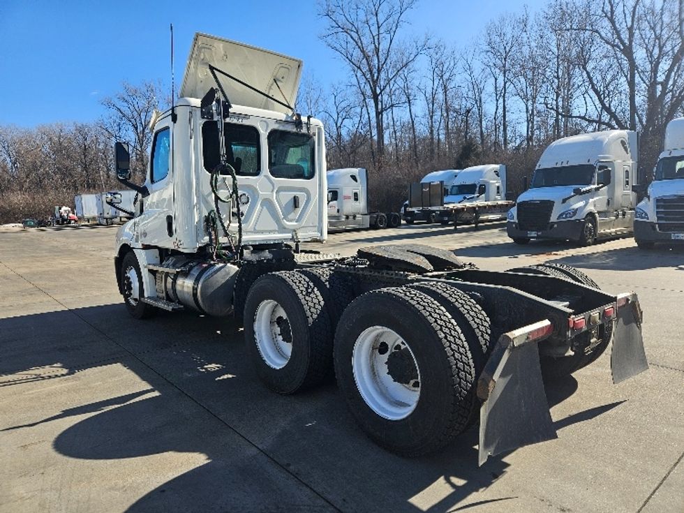 Day Cab Tractor-Heavy Duty Tractors-Freightliner-2020-T12664ST-Moberly-MO-284,676\n\t\tmiles-$ 58,250 - Image 5