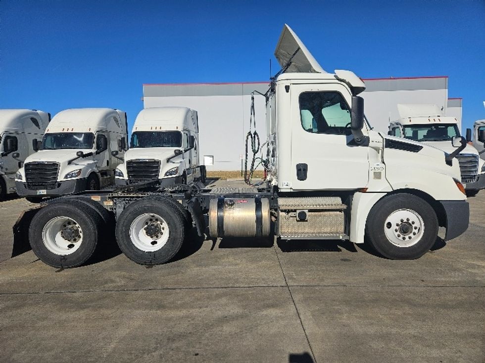 Day Cab Tractor-Heavy Duty Tractors-Freightliner-2020-T12664ST-Moberly-MO-284,676\n\t\tmiles-$ 58,250 - Image 8