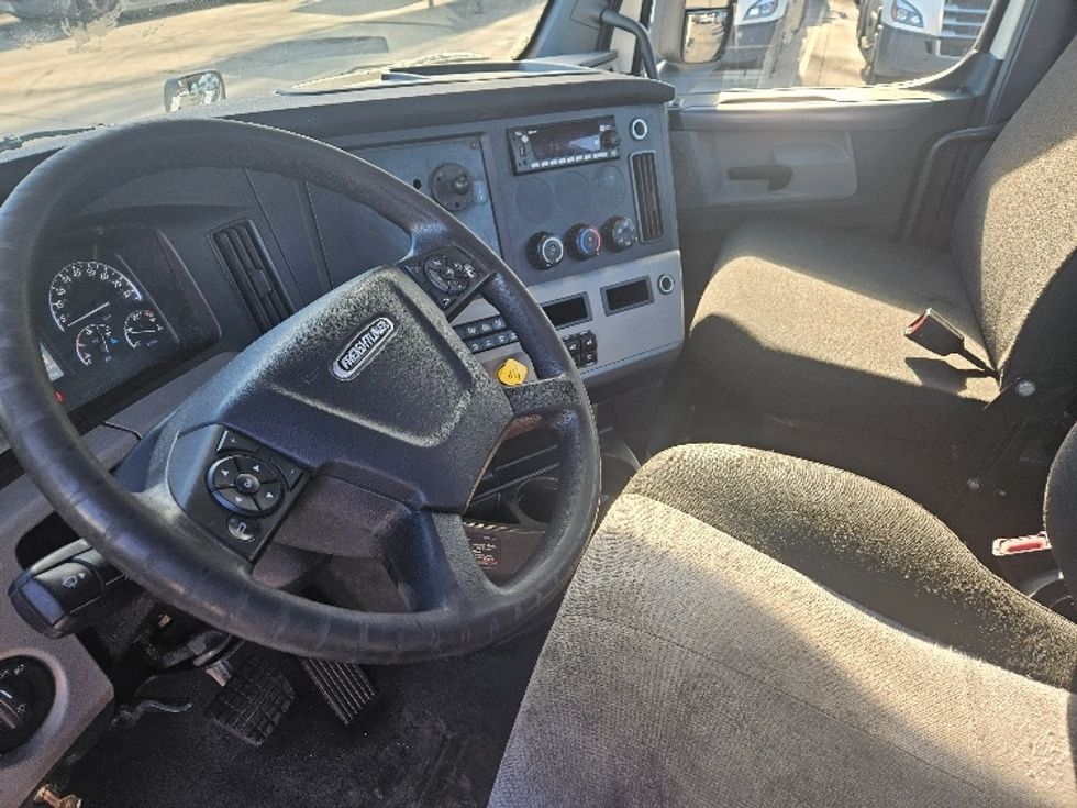 Day Cab Tractor-Heavy Duty Tractors-Freightliner-2020-T12664ST-Moberly-MO-296,542\n\t\tmiles-$ 57,500 - Image 10