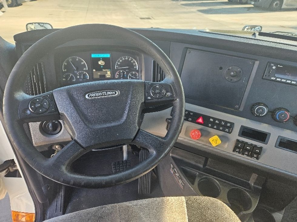 Day Cab Tractor-Heavy Duty Tractors-Freightliner-2020-T12664ST-Moberly-MO-296,542\n\t\tmiles-$ 57,500 - Image 11