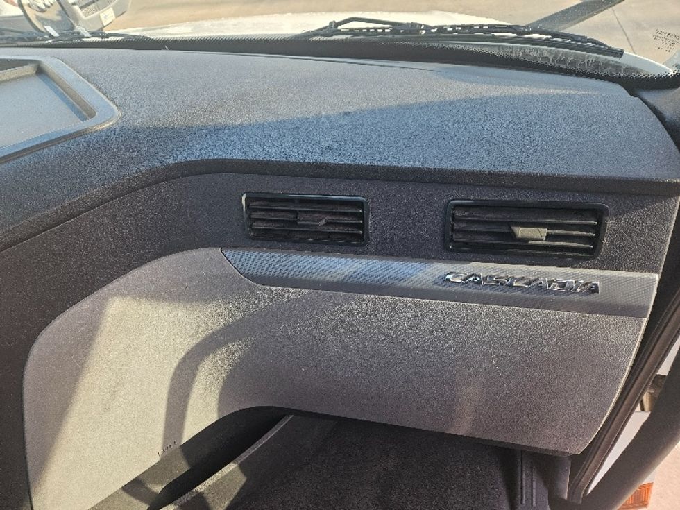 Day Cab Tractor-Heavy Duty Tractors-Freightliner-2020-T12664ST-Moberly-MO-296,542\n\t\tmiles-$ 57,500 - Image 13