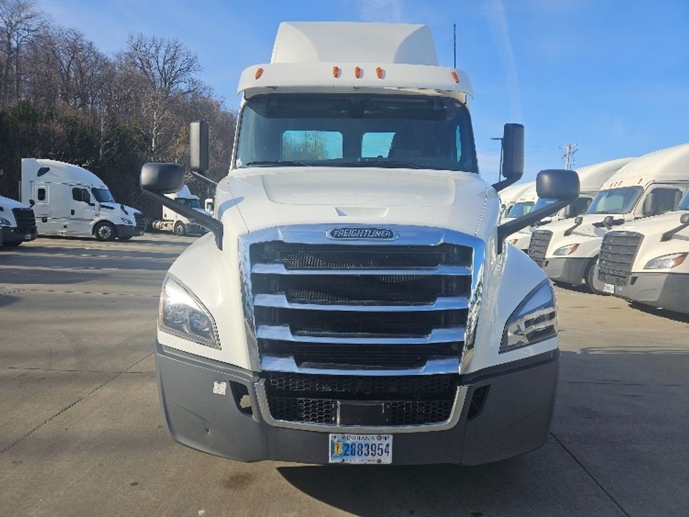 Day Cab Tractor-Heavy Duty Tractors-Freightliner-2020-T12664ST-Moberly-MO-296,542\n\t\tmiles-$ 57,500 - Image 2