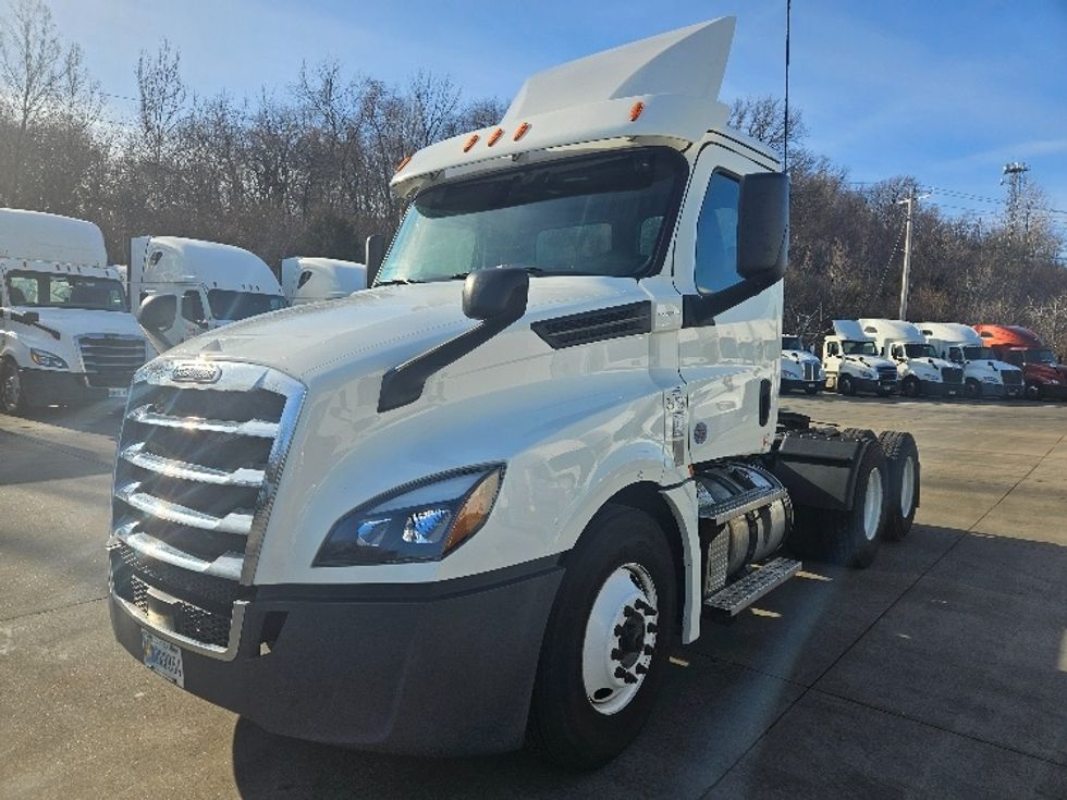 Day Cab Tractor-Heavy Duty Tractors-Freightliner-2020-T12664ST-Moberly-MO-296,542\n\t\tmiles-$ 57,500 - Image 3