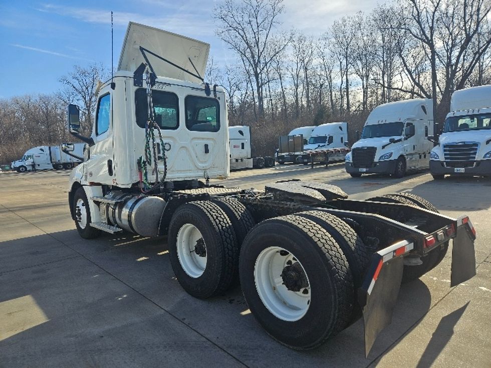 Day Cab Tractor-Heavy Duty Tractors-Freightliner-2020-T12664ST-Moberly-MO-296,542\n\t\tmiles-$ 57,500 - Image 5