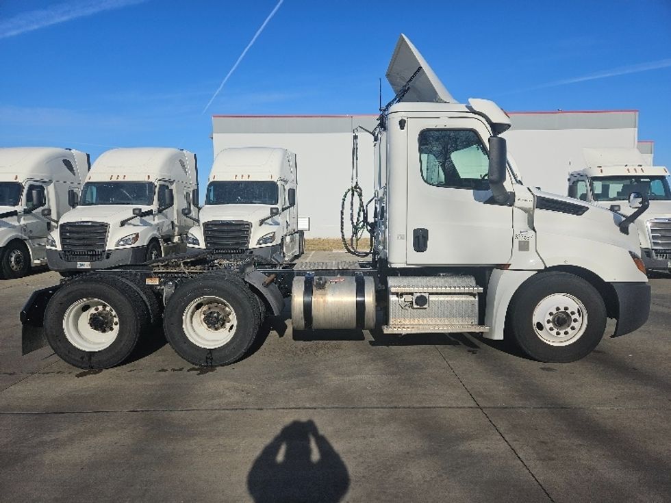 Day Cab Tractor-Heavy Duty Tractors-Freightliner-2020-T12664ST-Moberly-MO-296,542\n\t\tmiles-$ 57,500 - Image 8