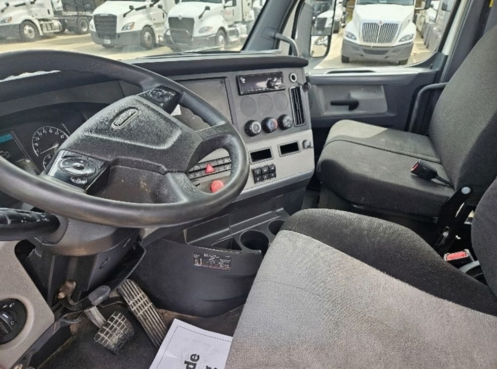 Day Cab Tractor-Heavy Duty Tractors-Freightliner-2020-T12664ST-Moberly-MO-301,467\n\t\tmiles-$ 57,250 - Image 10