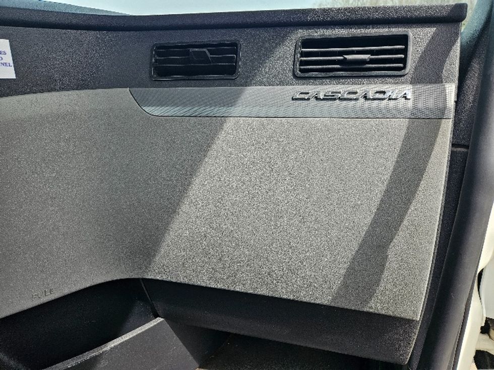 Day Cab Tractor-Heavy Duty Tractors-Freightliner-2020-T12664ST-Moberly-MO-301,467\n\t\tmiles-$ 57,250 - Image 13