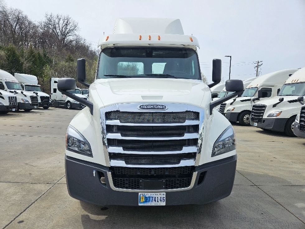 Day Cab Tractor-Heavy Duty Tractors-Freightliner-2020-T12664ST-Moberly-MO-301,467\n\t\tmiles-$ 57,250 - Image 2