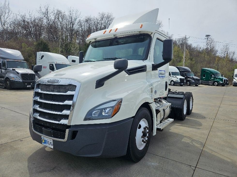 Day Cab Tractor-Heavy Duty Tractors-Freightliner-2020-T12664ST-Moberly-MO-301,467\n\t\tmiles-$ 57,250 - Image 3