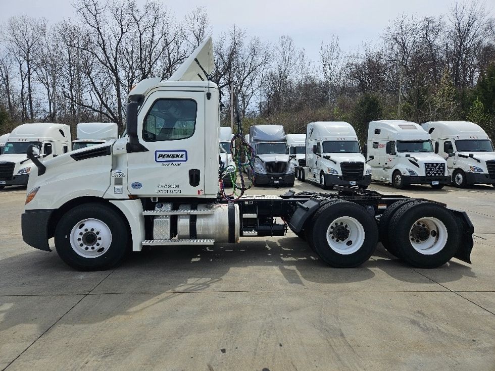 Day Cab Tractor-Heavy Duty Tractors-Freightliner-2020-T12664ST-Moberly-MO-301,467\n\t\tmiles-$ 57,250 - Image 4