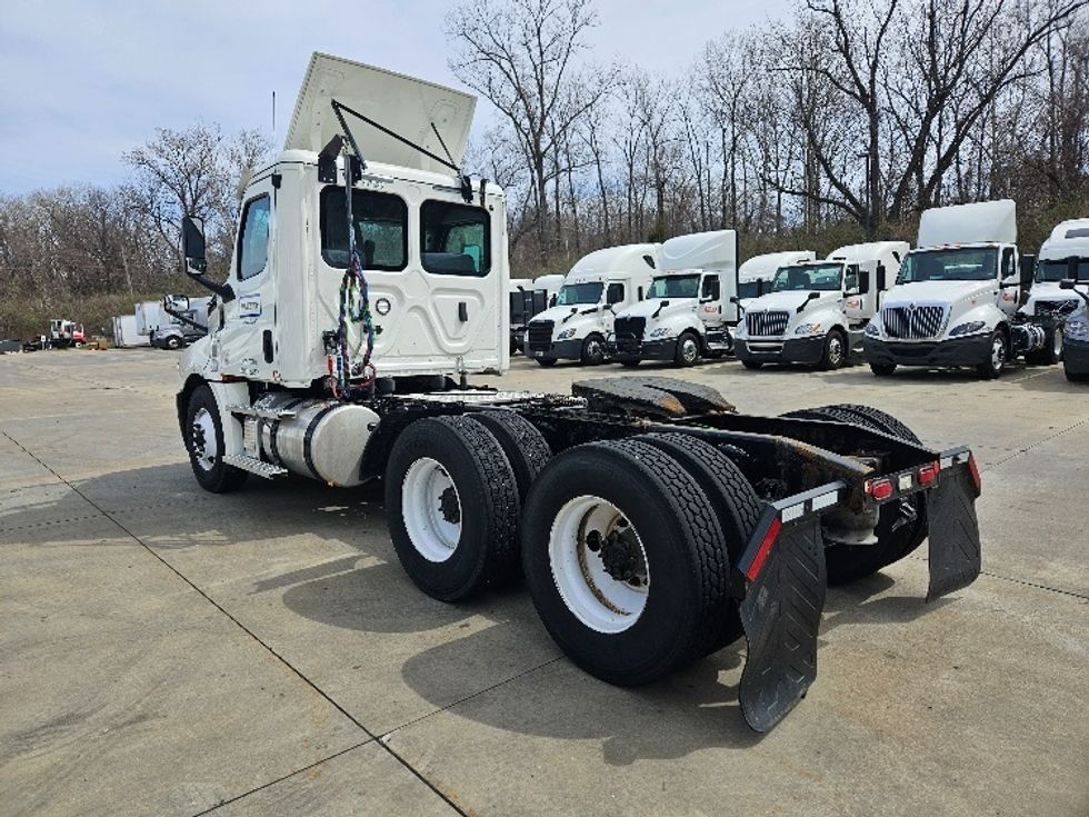 Day Cab Tractor-Heavy Duty Tractors-Freightliner-2020-T12664ST-Moberly-MO-301,467\n\t\tmiles-$ 57,250 - Image 5