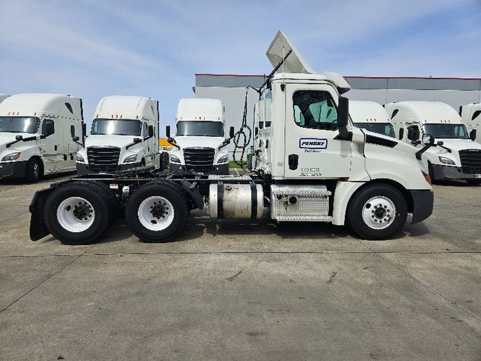 Day Cab Tractor-Heavy Duty Tractors-Freightliner-2020-T12664ST-Moberly-MO-301,467\n\t\tmiles-$ 57,250 - Image 8