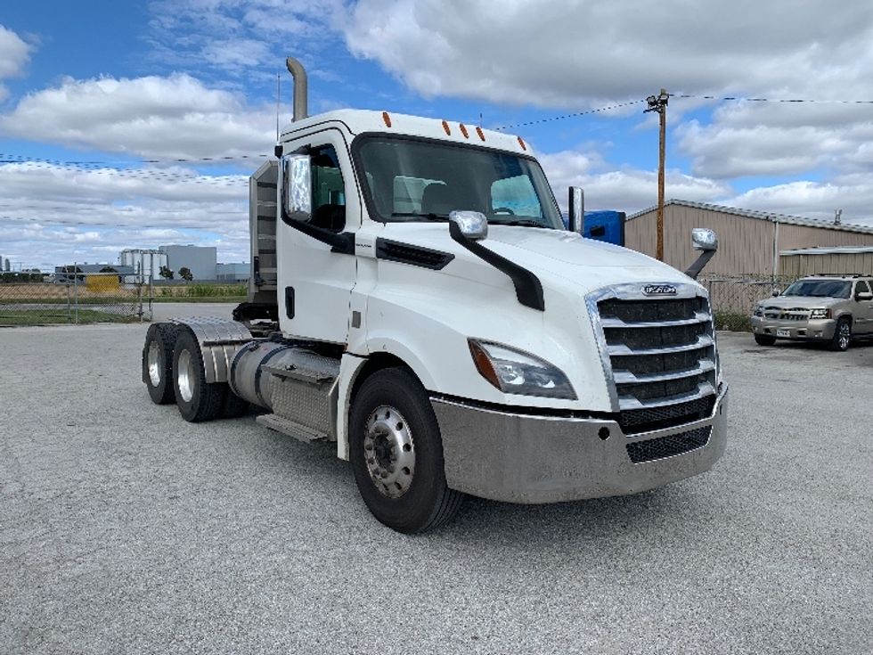 Day Cab Tractor-Heavy Duty Tractors-Freightliner-2020-T12664ST-Moberly-MO-368,081\n\t\tmiles-$ 51,750 - Image 1