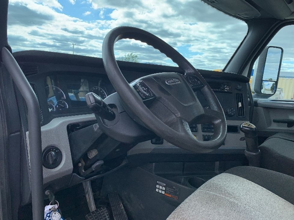 Day Cab Tractor-Heavy Duty Tractors-Freightliner-2020-T12664ST-Moberly-MO-368,081\n\t\tmiles-$ 51,750 - Image 10