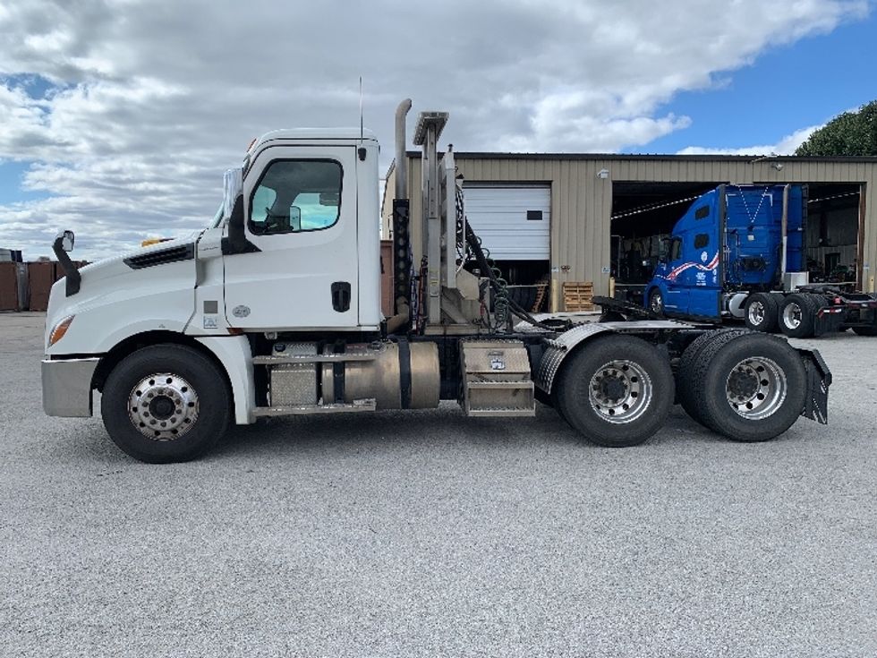 Day Cab Tractor-Heavy Duty Tractors-Freightliner-2020-T12664ST-Moberly-MO-368,081\n\t\tmiles-$ 51,750 - Image 4
