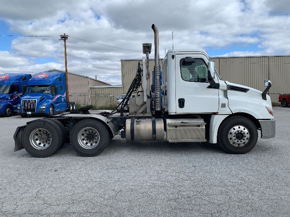 Day Cab Tractor-Heavy Duty Tractors-Freightliner-2020-T12664ST-Moberly-MO-368,081\n\t\tmiles-$ 51,750 - Image 8