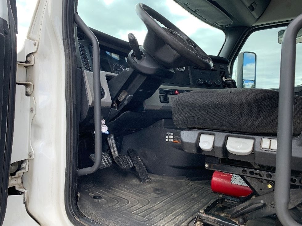 Day Cab Tractor-Heavy Duty Tractors-Freightliner-2020-T12664ST-Moberly-MO-368,081\n\t\tmiles-$ 51,750 - Image 9