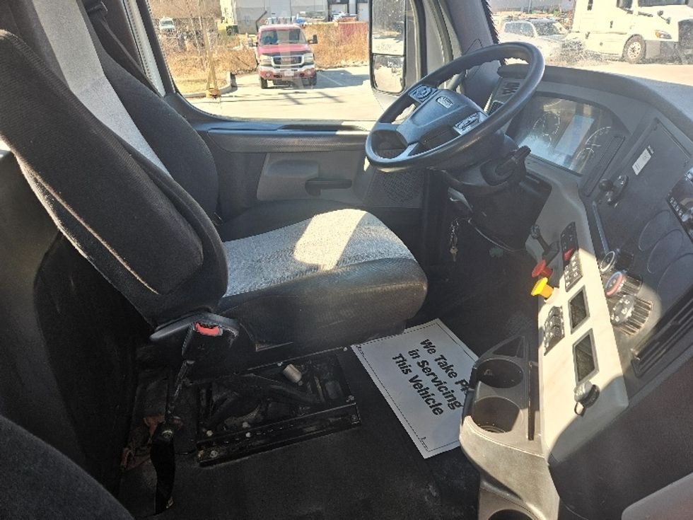Day Cab Tractor-Heavy Duty Tractors-Freightliner-2020-T12664ST-Moberly-MO-368,119\n\t\tmiles-$ 53,500 - Image 14
