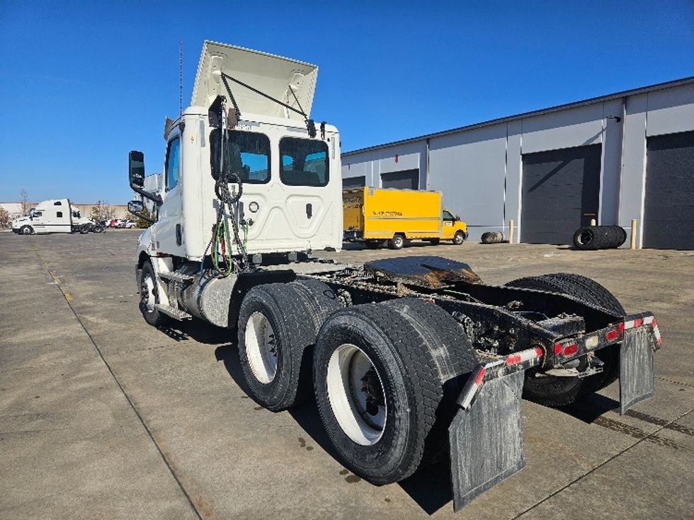 Day Cab Tractor-Heavy Duty Tractors-Freightliner-2020-T12664ST-Moberly-MO-368,119\n\t\tmiles-$ 53,500 - Image 5