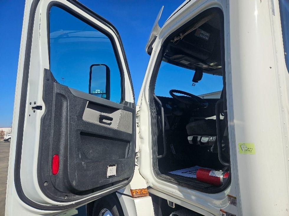 Day Cab Tractor-Heavy Duty Tractors-Freightliner-2020-T12664ST-Moberly-MO-368,119\n\t\tmiles-$ 53,500 - Image 9