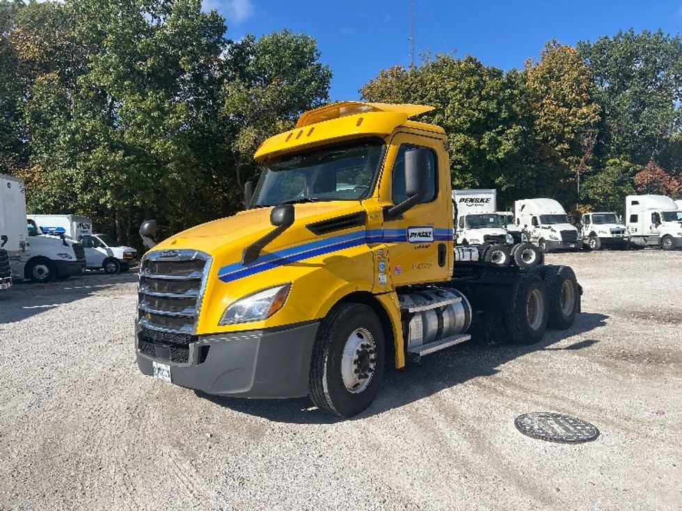 Day Cab Tractor-Heavy Duty Tractors-Freightliner-2020-T12664ST-Moberly-MO-472,420\n\t\tmiles-$ 43,000 - Image 3