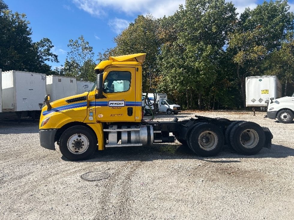 Day Cab Tractor-Heavy Duty Tractors-Freightliner-2020-T12664ST-Moberly-MO-472,420\n\t\tmiles-$ 43,000 - Image 4