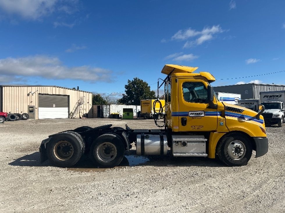 Day Cab Tractor-Heavy Duty Tractors-Freightliner-2020-T12664ST-Moberly-MO-472,420\n\t\tmiles-$ 43,000 - Image 8