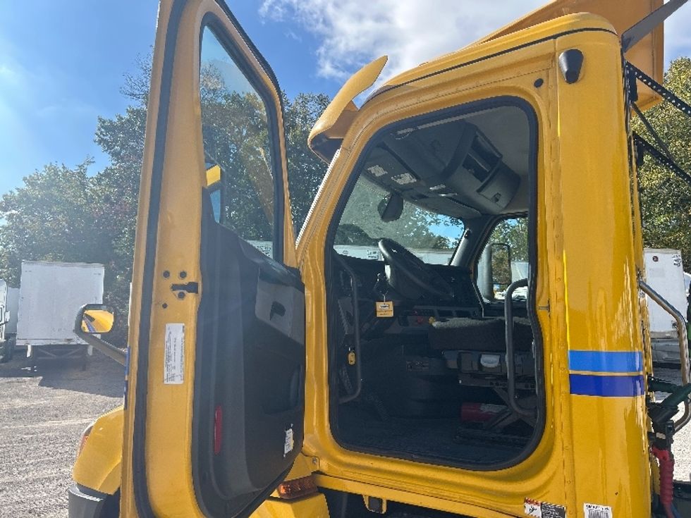 Day Cab Tractor-Heavy Duty Tractors-Freightliner-2020-T12664ST-Moberly-MO-472,420\n\t\tmiles-$ 43,000 - Image 9