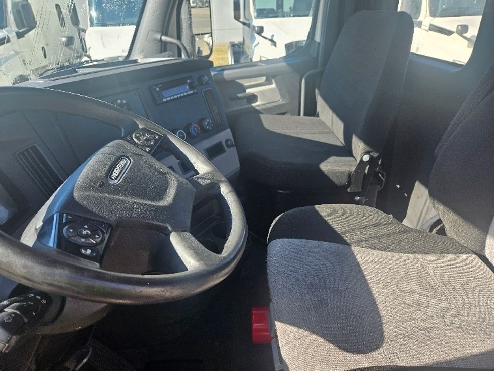 Day Cab Tractor-Heavy Duty Tractors-Freightliner-2020-T12664ST-Moberly-MO-473,601\n\t\tmiles-$ 47,500 - Image 10