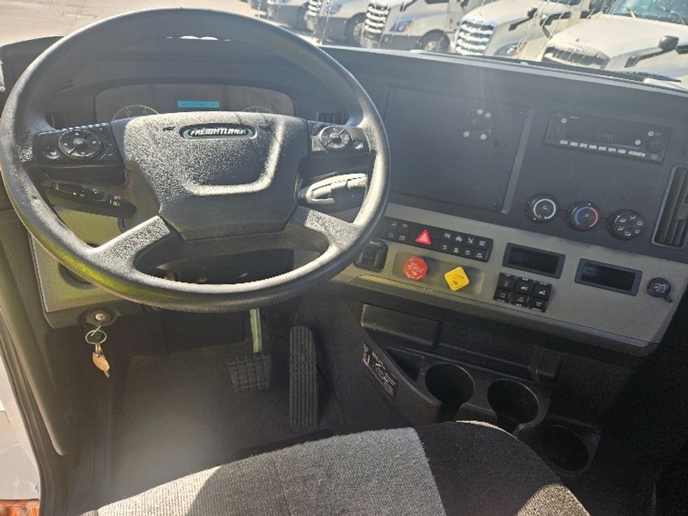 Day Cab Tractor-Heavy Duty Tractors-Freightliner-2020-T12664ST-Moberly-MO-473,601\n\t\tmiles-$ 47,500 - Image 11